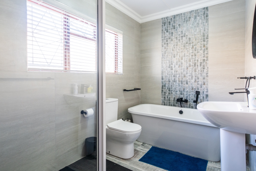 7 Bedroom Property for Sale in Hartenbos Central Western Cape